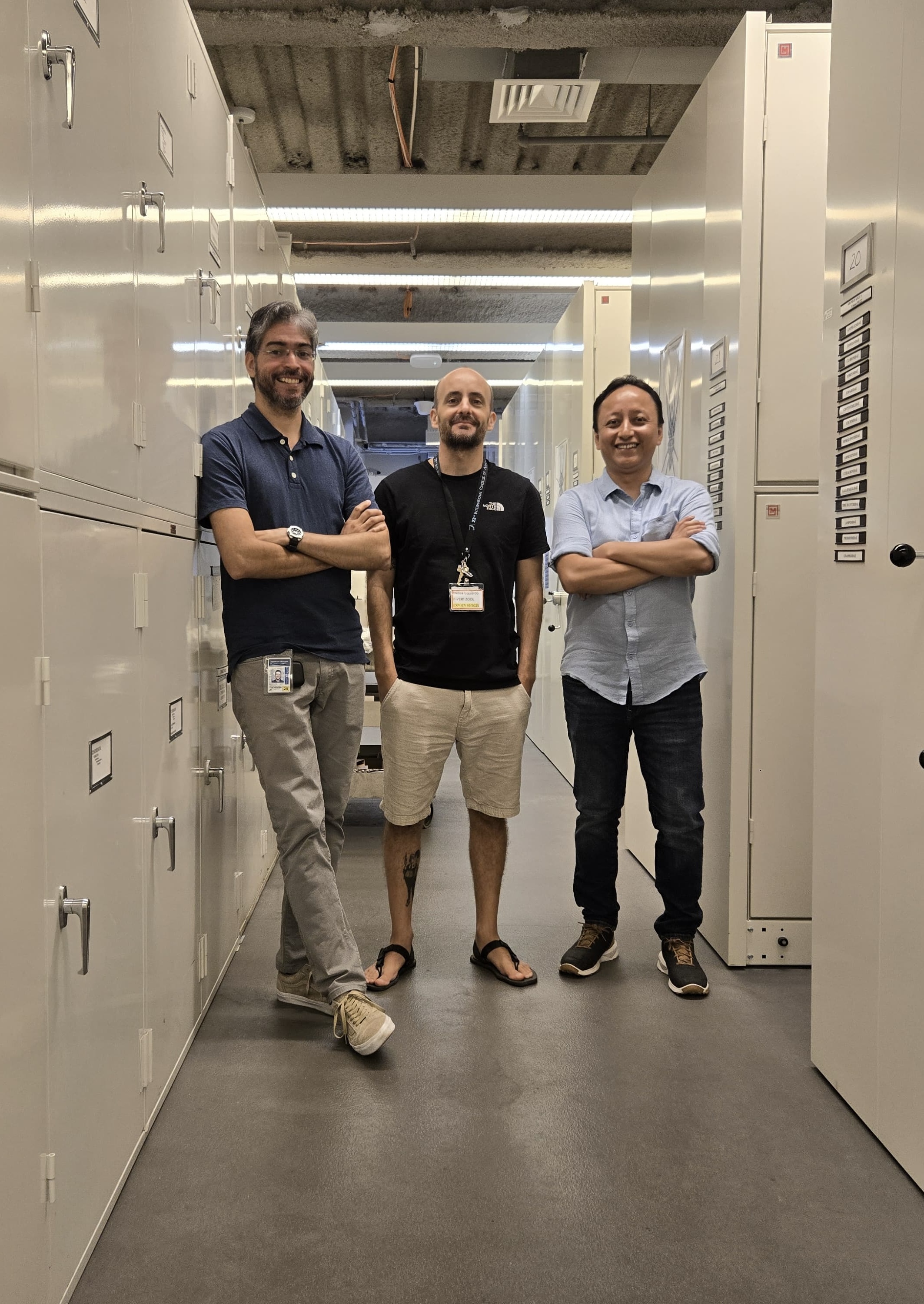 2025 Colmenares and visiting researchers in the collection